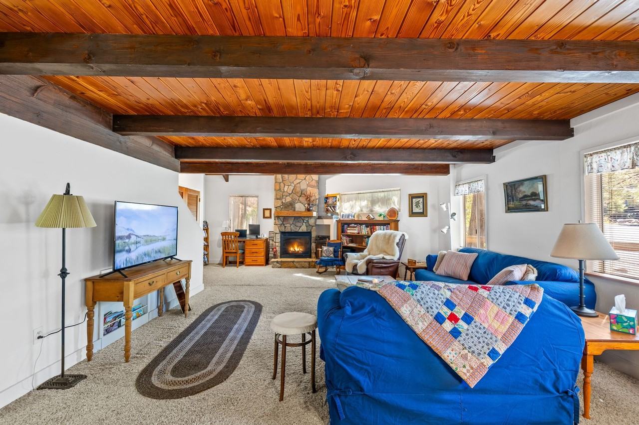 1420 E Jaguar Ln - Photo 2 of 27