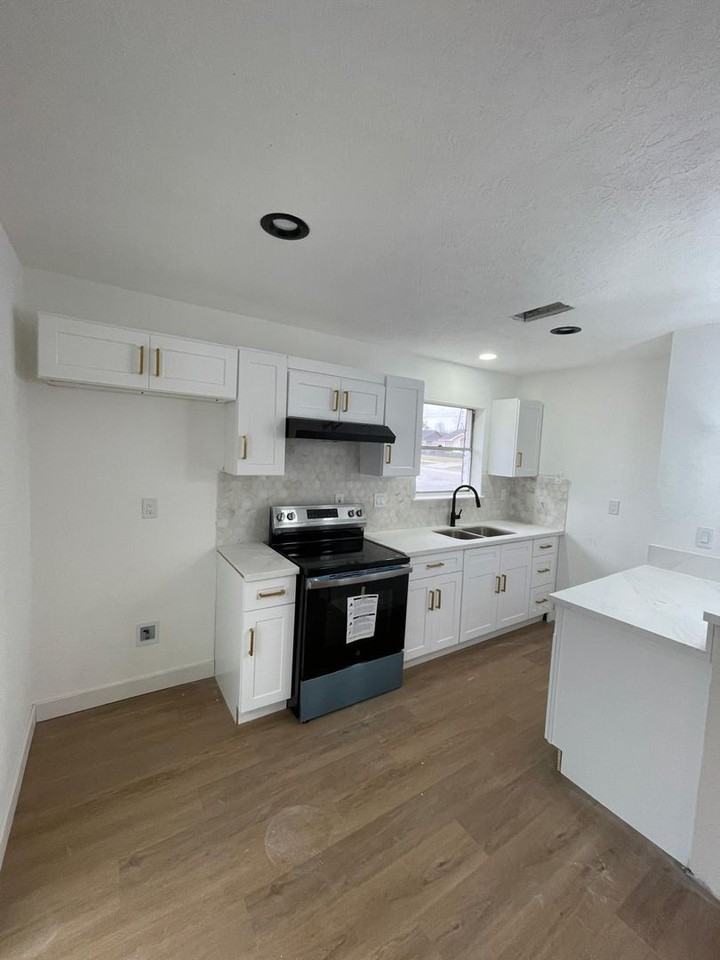 11302 Murr Way - Photo 3 of 13