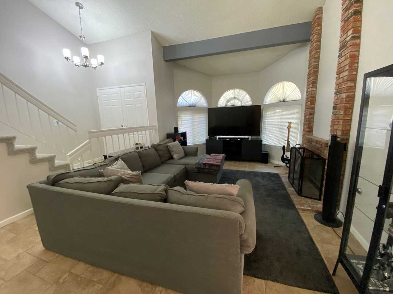 539 Spruce Ct - Photo 3 of 24