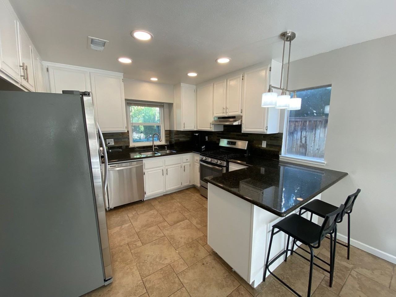 539 Spruce Ct - Photo 4 of 24