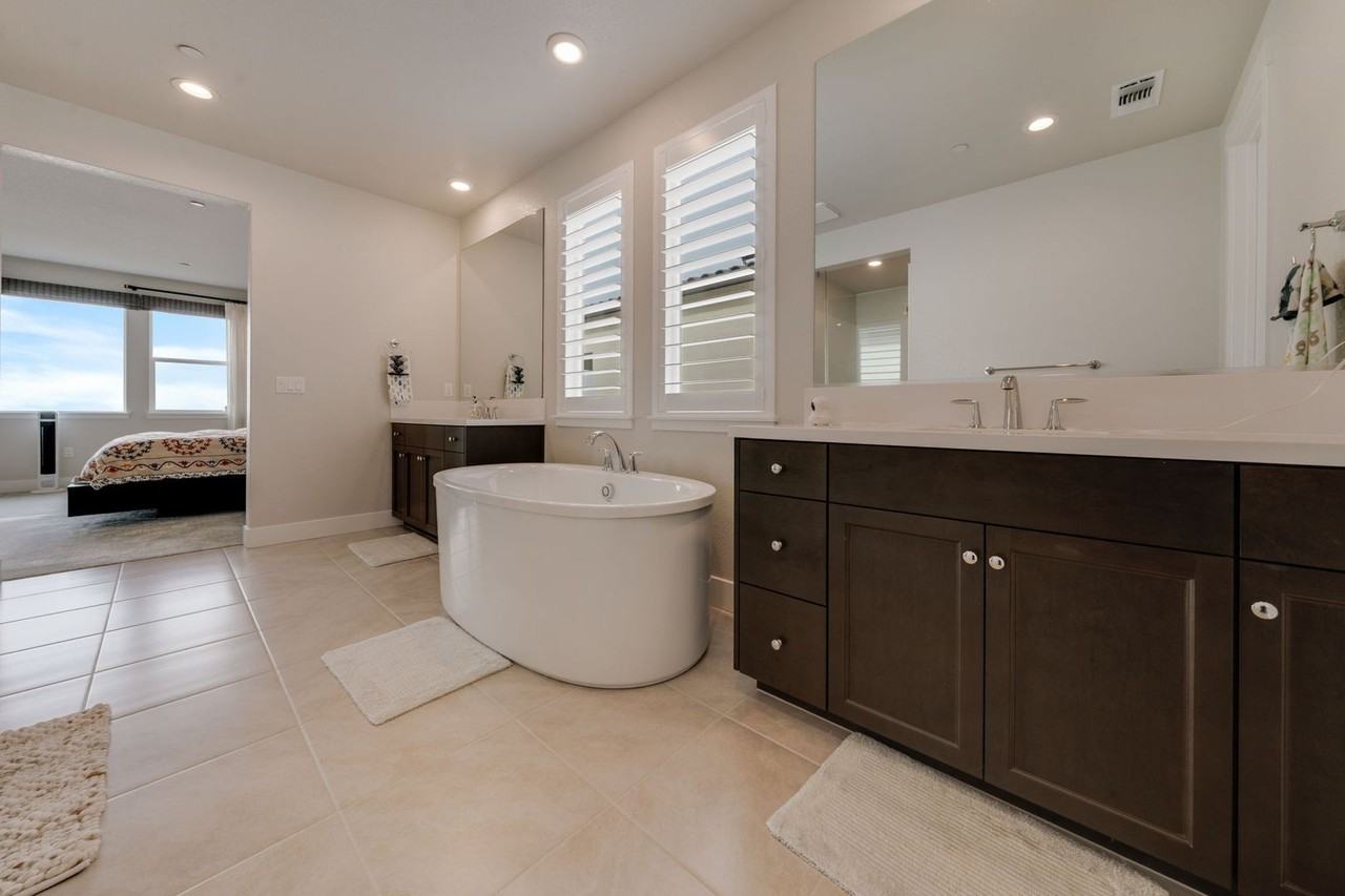 5080 Glacier Peak Dr - Photo 5 of 50