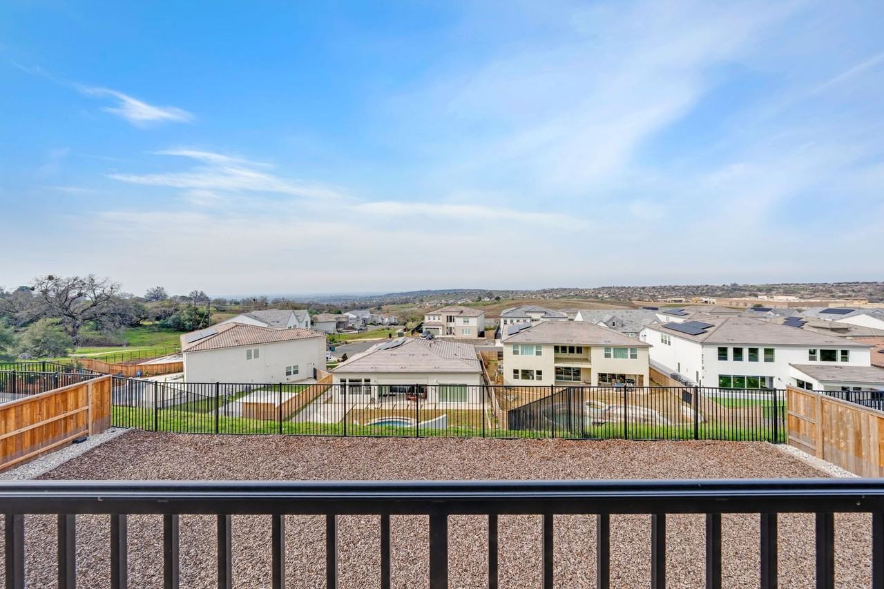 5080 Glacier Peak Dr - Photo 7 of 50