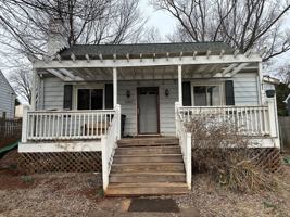 featured image of 1321 Willow Dr