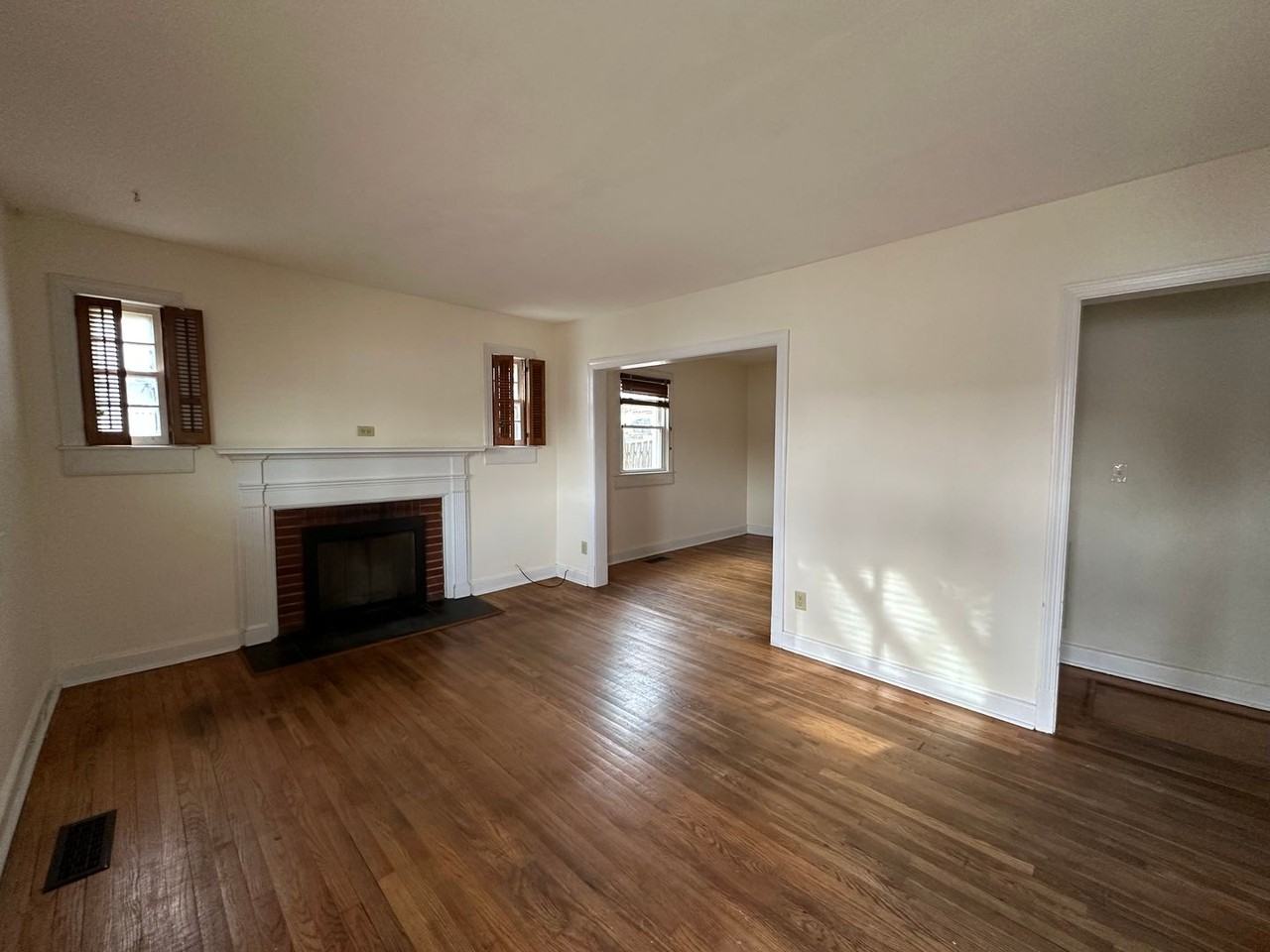 1321 Willow Dr - Photo 2 of 12