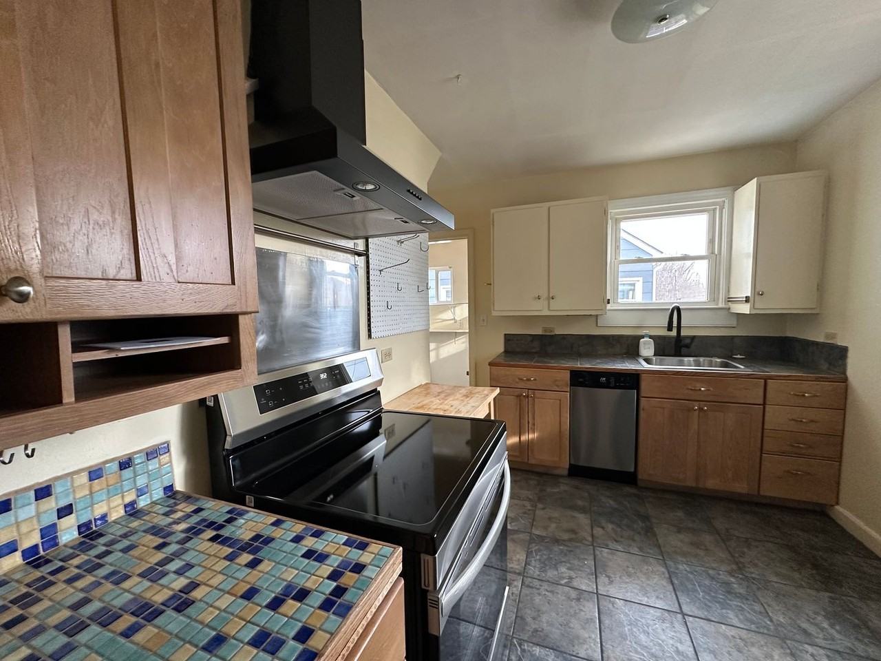 1321 Willow Dr - Photo 3 of 12