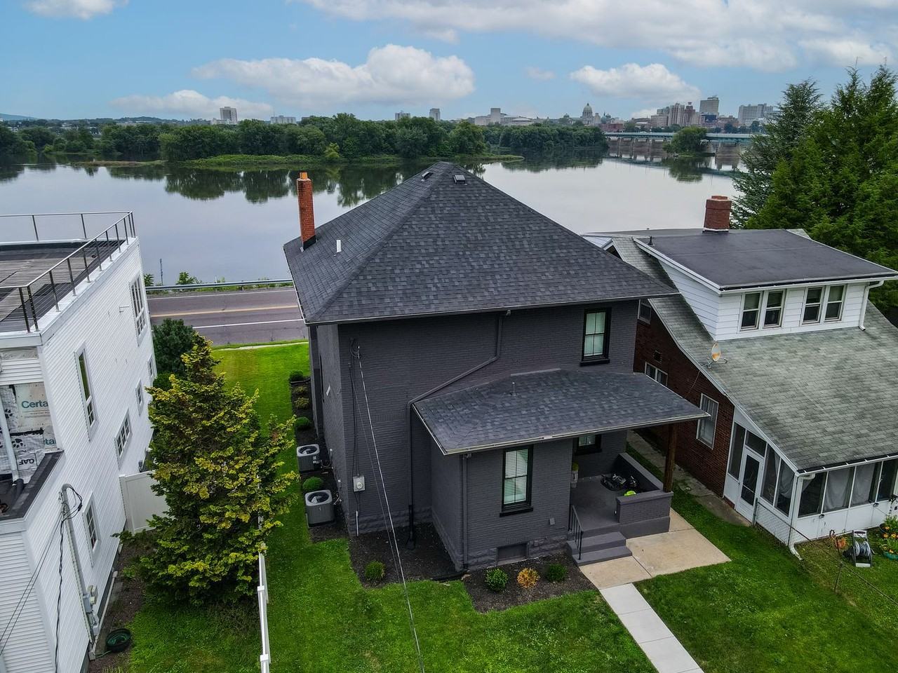 608 N Front St - Photo 3 of 27