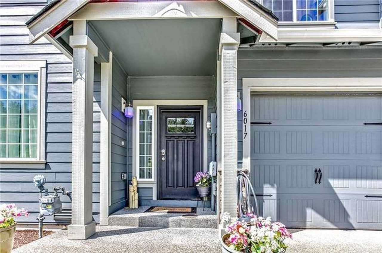 6017 Alexander Ave Se - Photo 2 of 12