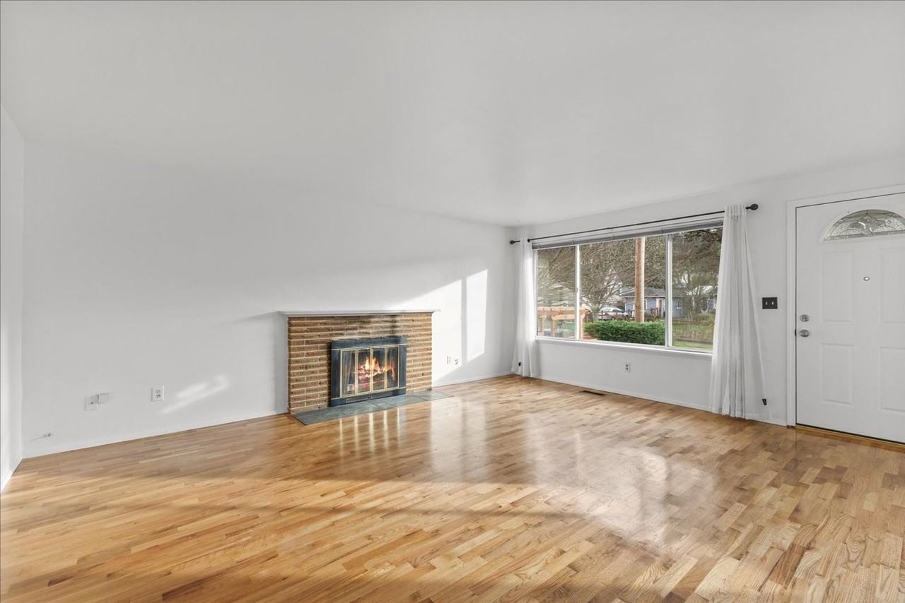 5561 16th Ave S - Photo 3 of 21