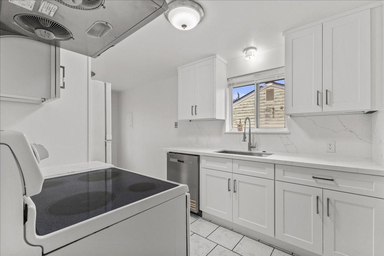 5561 16th Ave S - Photo 7 of 21