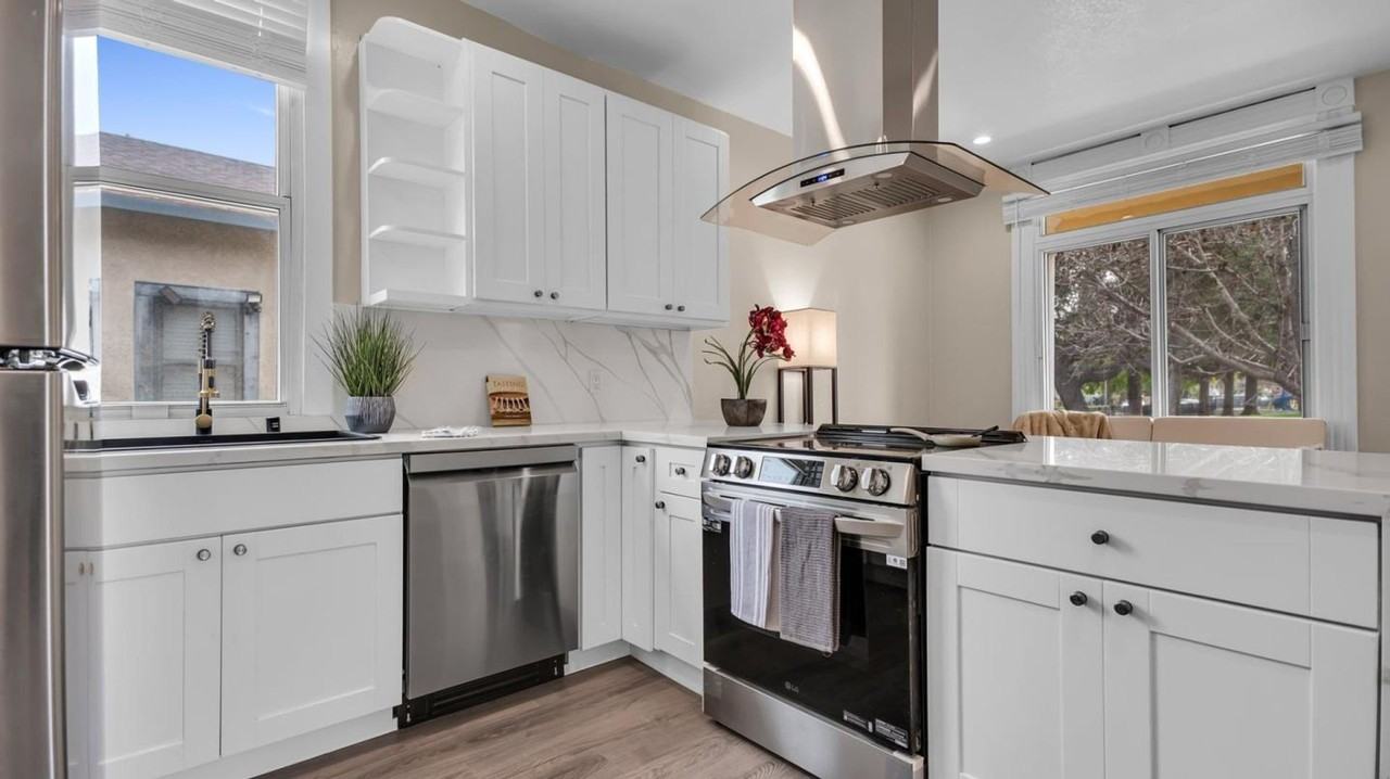 85 Oak St - Photo 3 of 27