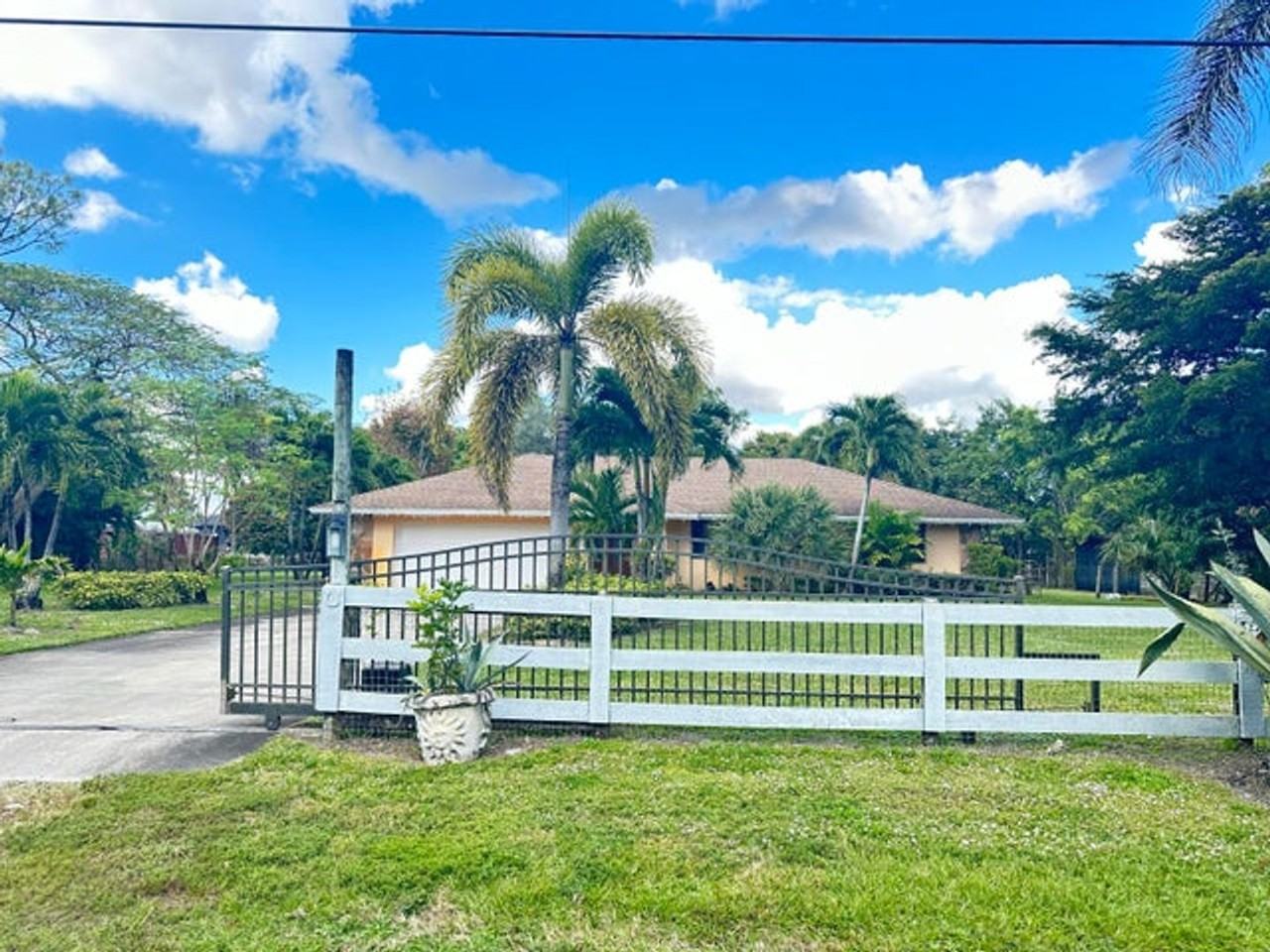 8251 Bowie Way - Photo 4 of 14
