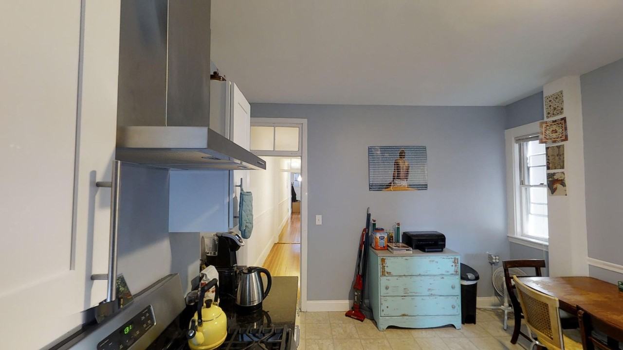 202 Harvard St - Photo 4 of 13