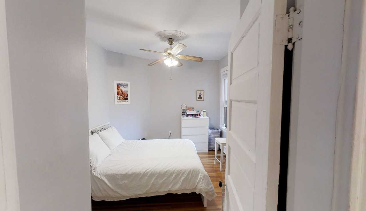 202 Harvard St - Photo 5 of 13