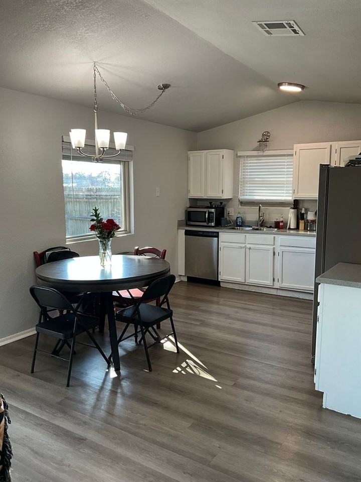 10104 Isaac Dr - Photo 5 of 20