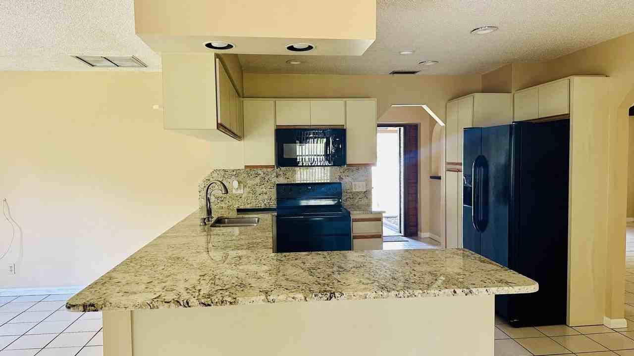 11952 60th St N - Photo 2 of 19