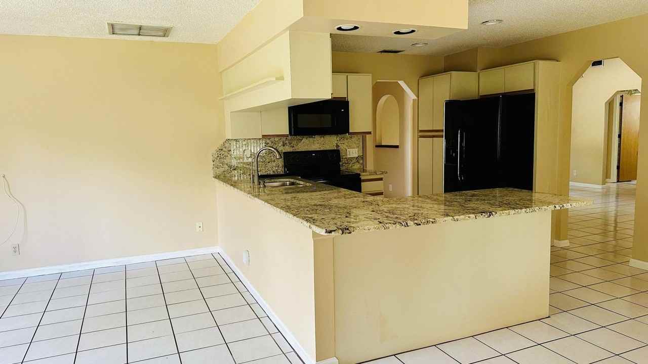 11952 60th St N - Photo 3 of 19