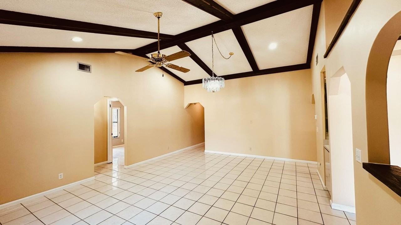 11952 60th St N - Photo 4 of 19