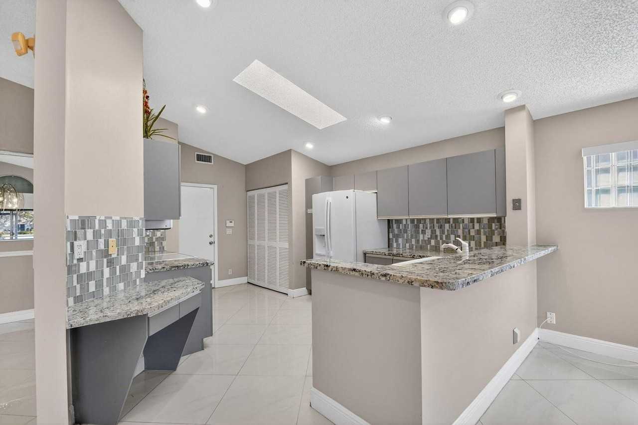 7891 Sailing Shores Ter