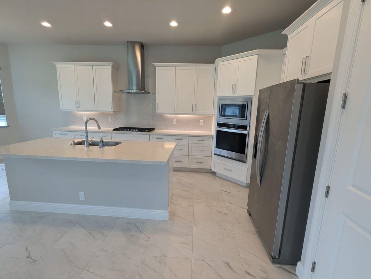 9292 Crestview Cir - Photo 2 of 23