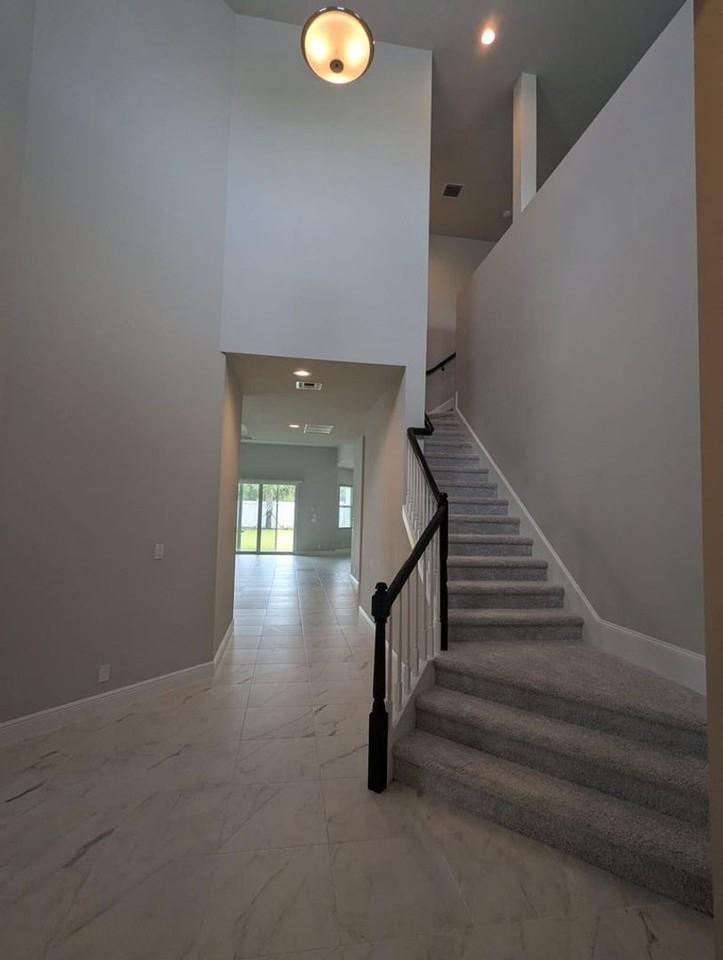 9292 Crestview Cir - Photo 3 of 23