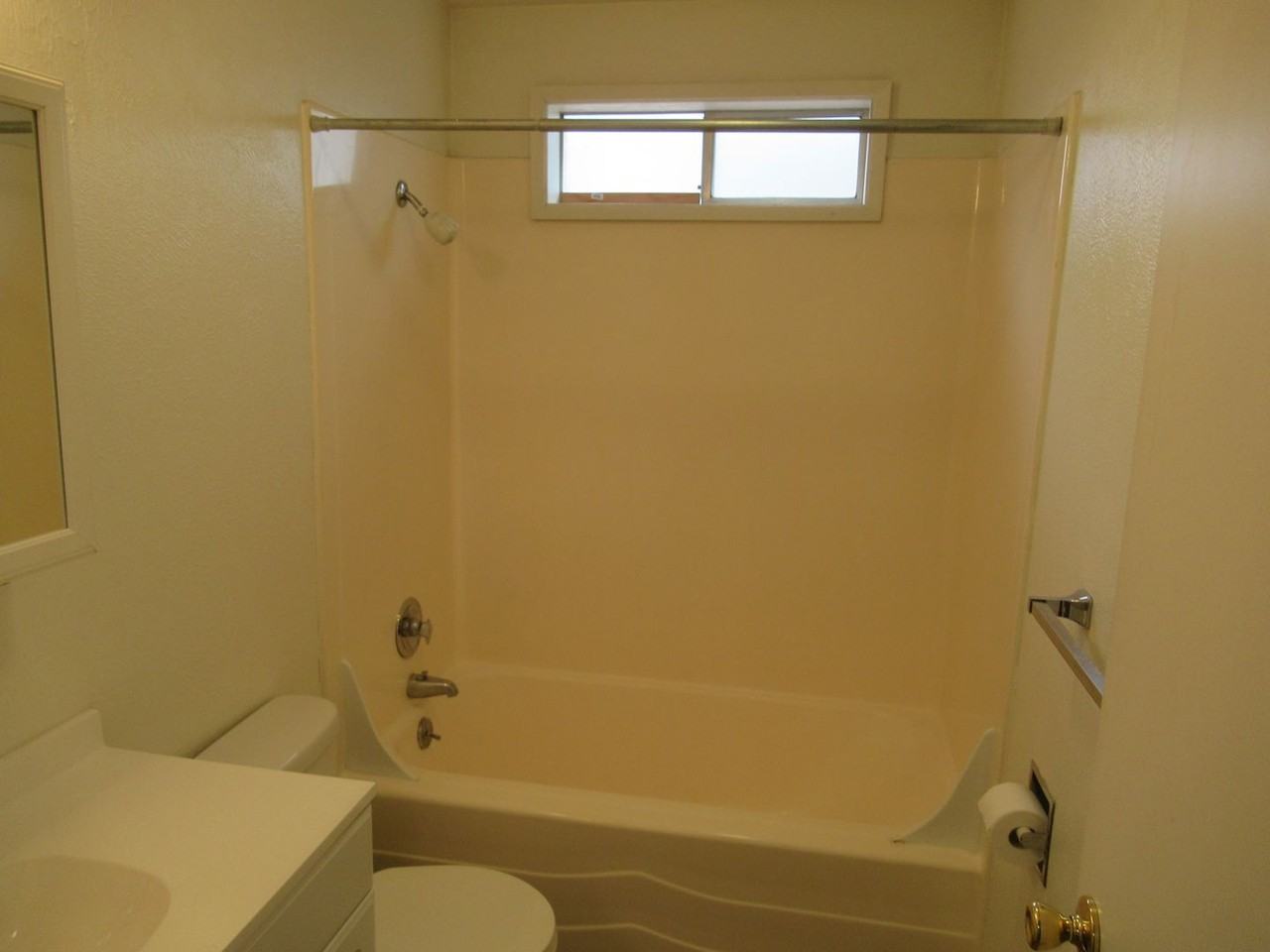 1119 Waller St Se - Photo 4 of 15