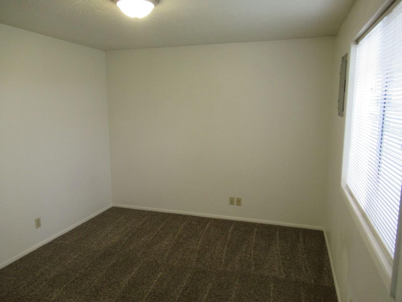 1119 Waller St Se - Photo 5 of 15