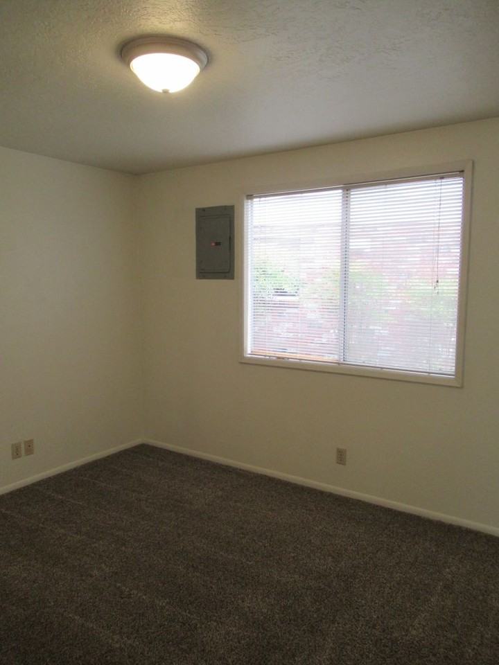 1119 Waller St Se - Photo 6 of 15