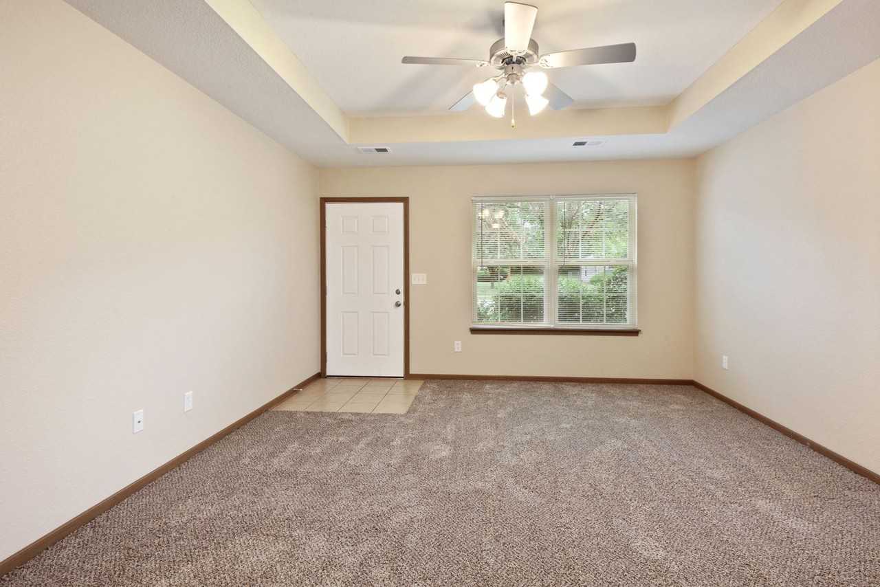 1313 Nw Willow Dr - Photo 3 of 15