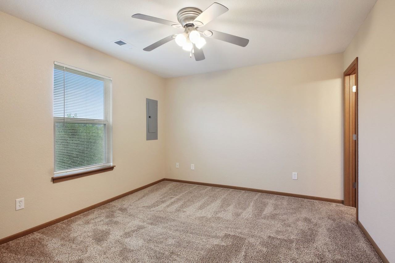 1313 Nw Willow Dr - Photo 7 of 15