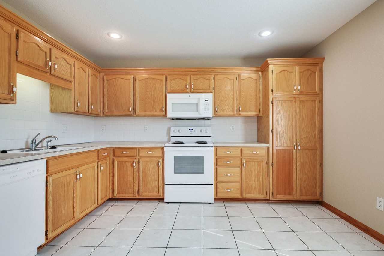 2216 Thomas St - Photo 3 of 15