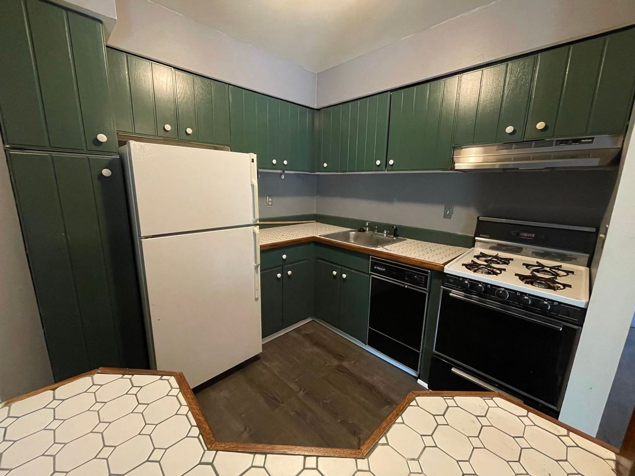 601 College Park Dr - Photo 5 of 13