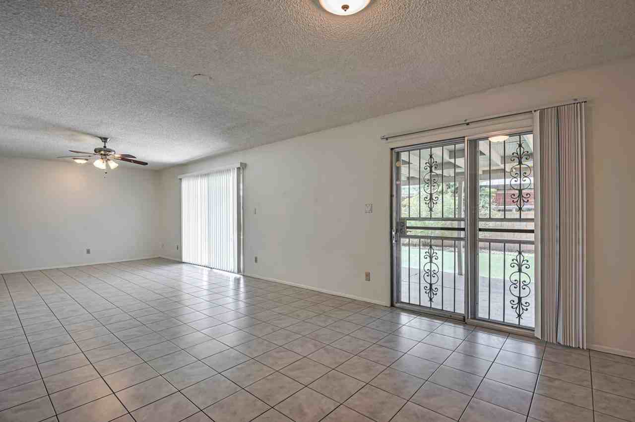 4522 S Alder Dr - Photo 7 of 33