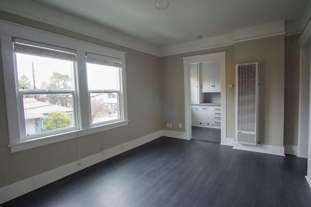 7437 N Saint Louis Ave #7 - Photo 3 of 10