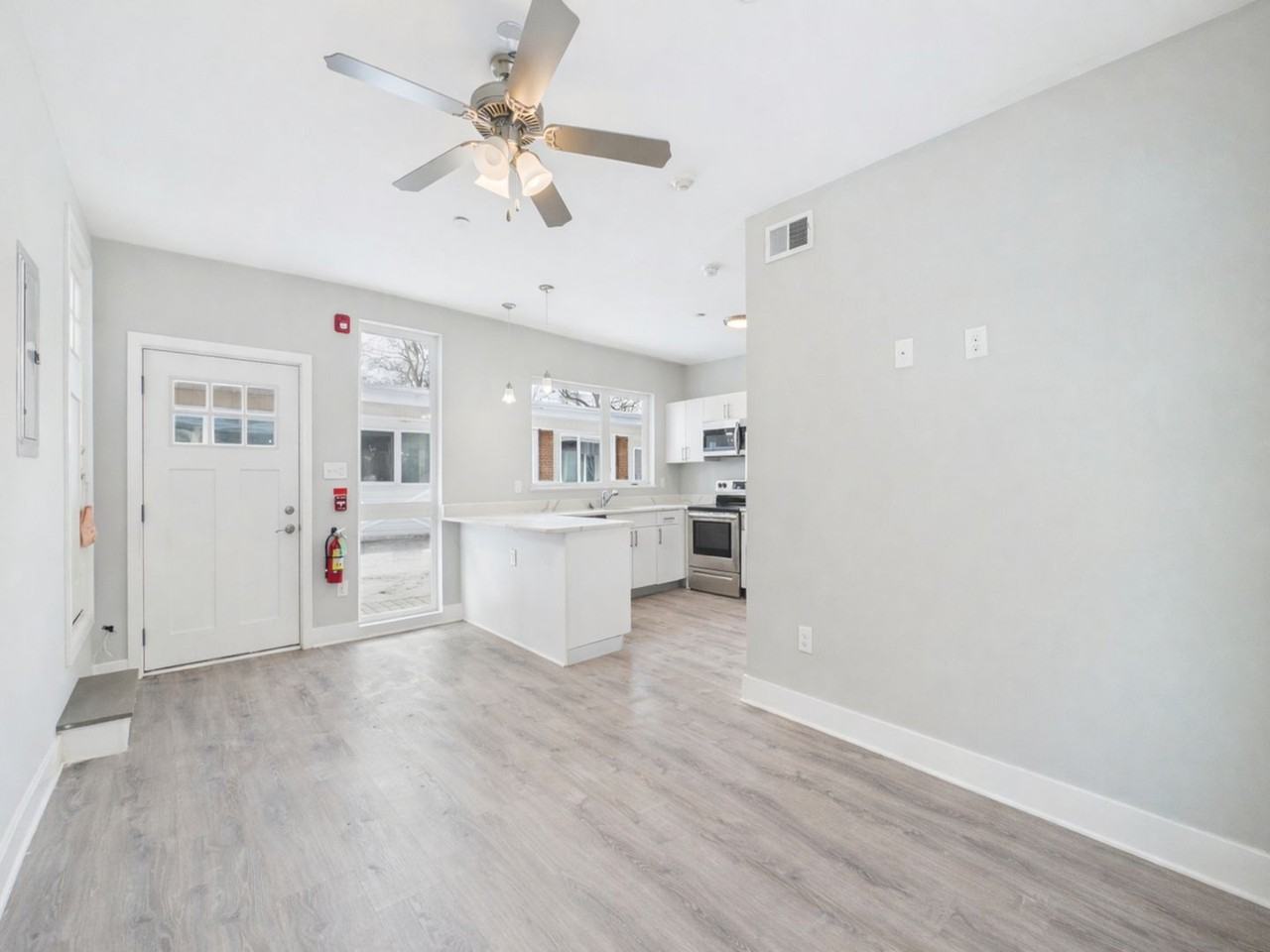 5524 Pulaski Avenue - Photo 2 of 27