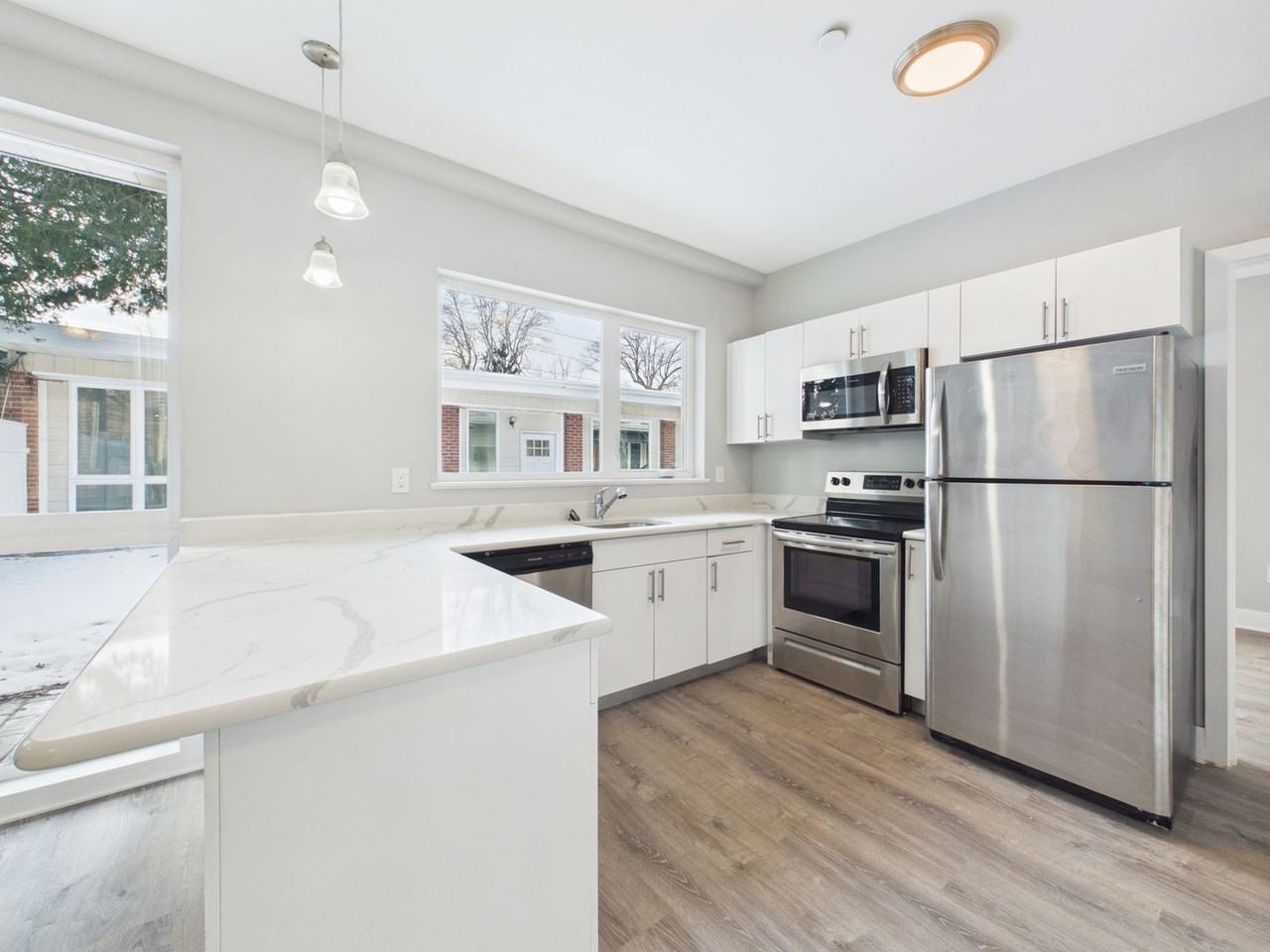 5524 Pulaski Avenue - Photo 5 of 27