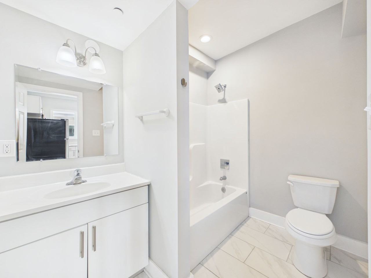 5524 Pulaski Avenue - Photo 7 of 27