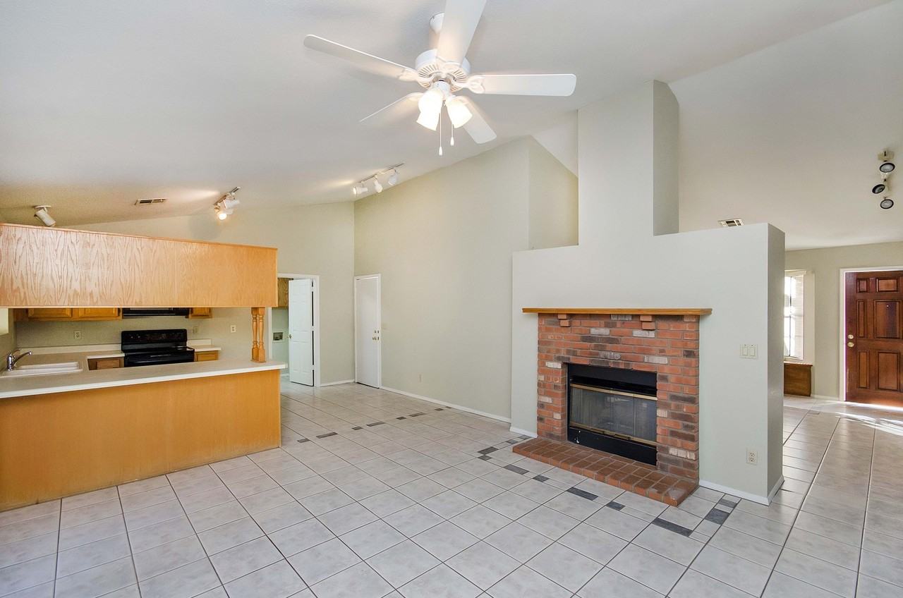 5802 E Enrose St - Photo 5 of 22