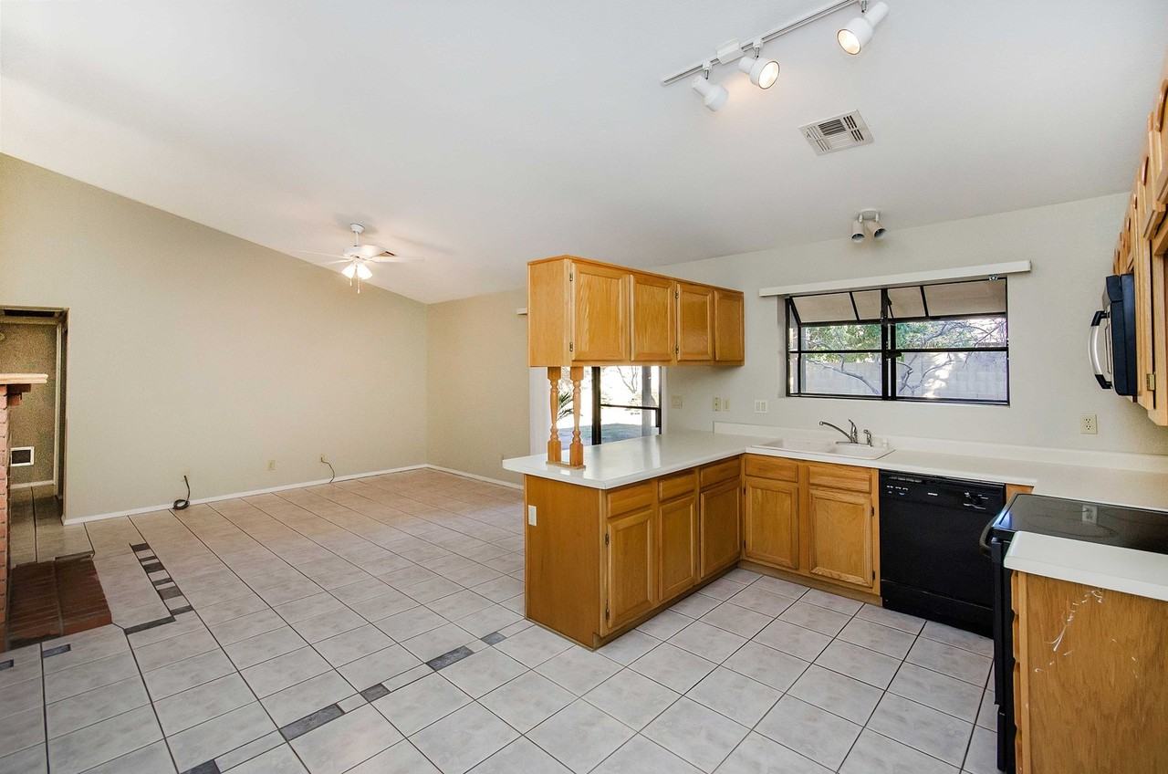 5802 E Enrose St - Photo 7 of 22