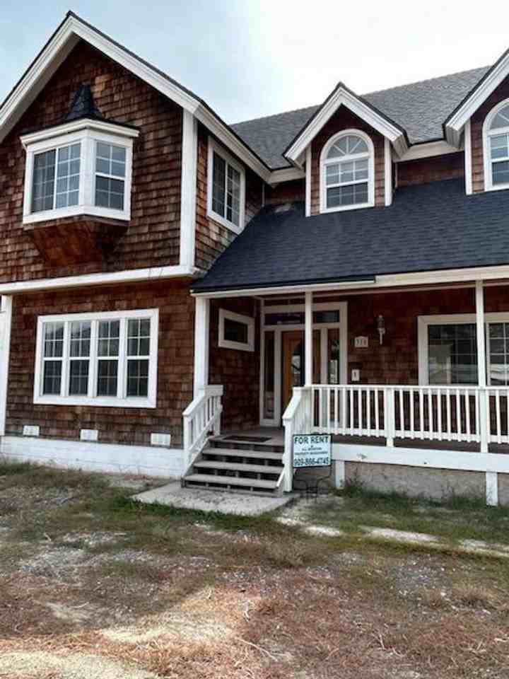 310 Arbor Ln - Photo 2 of 19