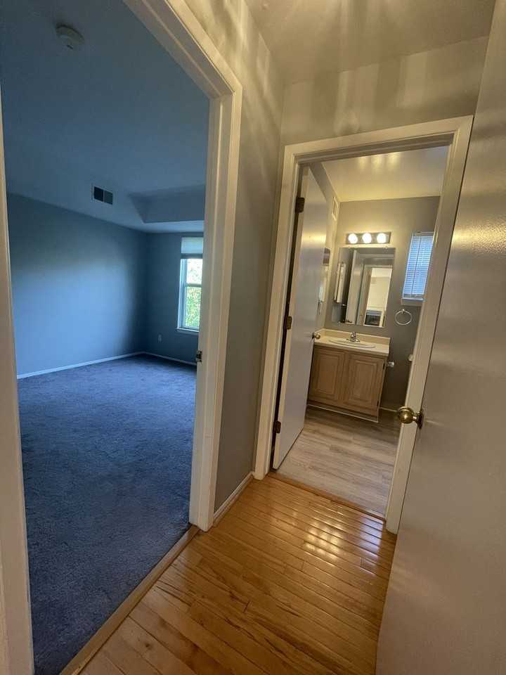 2243 S Huron Pkwy #3 - Photo 7 of 30