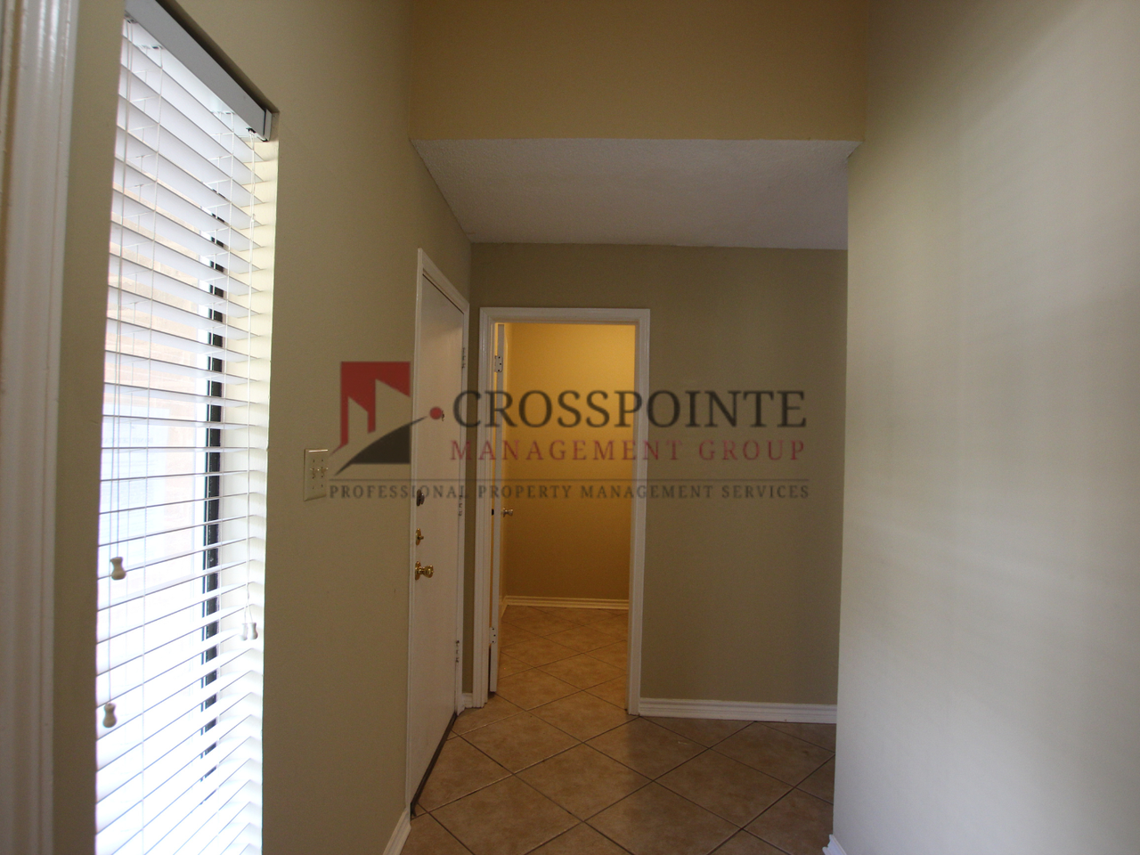 5875 Creekside Cir - Photo 4 of 33