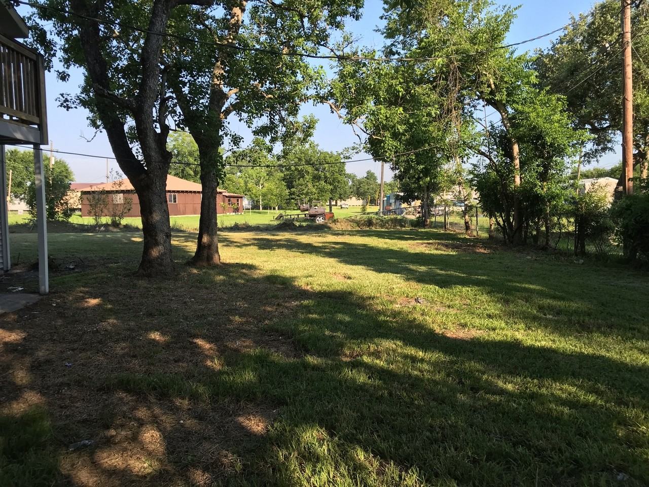 1418 Avenue K - Photo 6 of 35