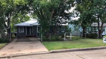 featured image of 116 N Avenue D