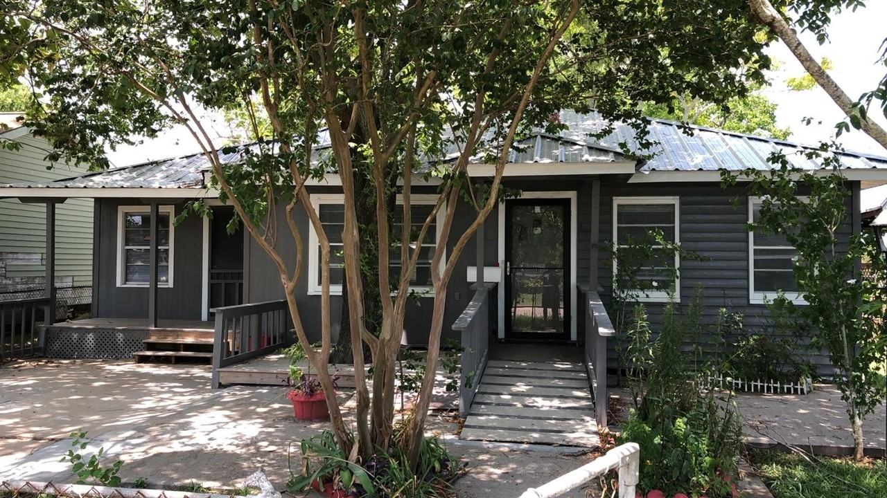 116 N Avenue D - Photo 2 of 18