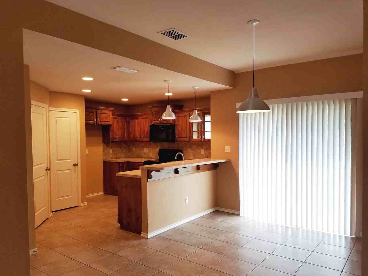 314 Mallory St - Photo 4 of 26