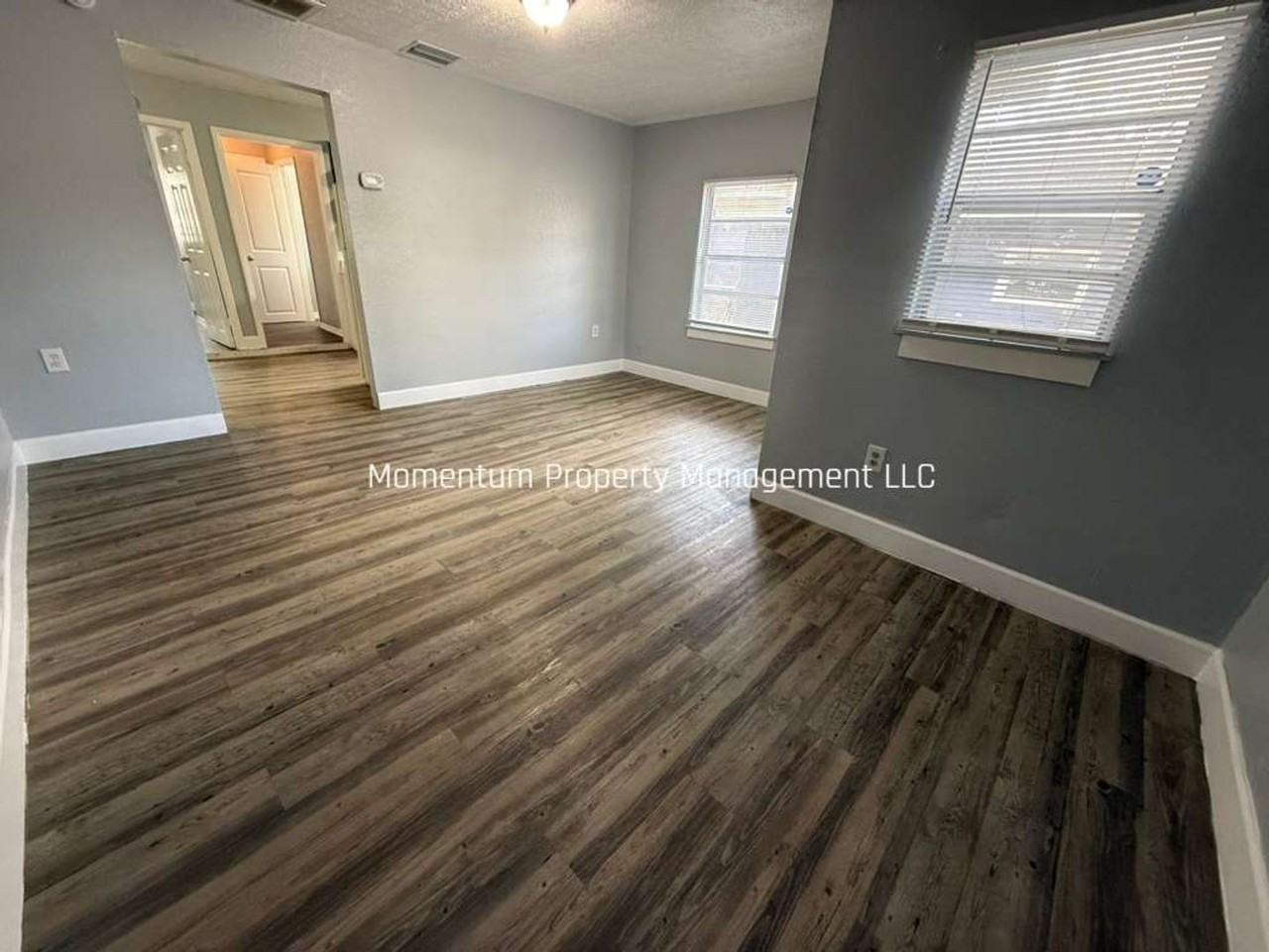 8414 N Brooks St - Photo 2 of 16