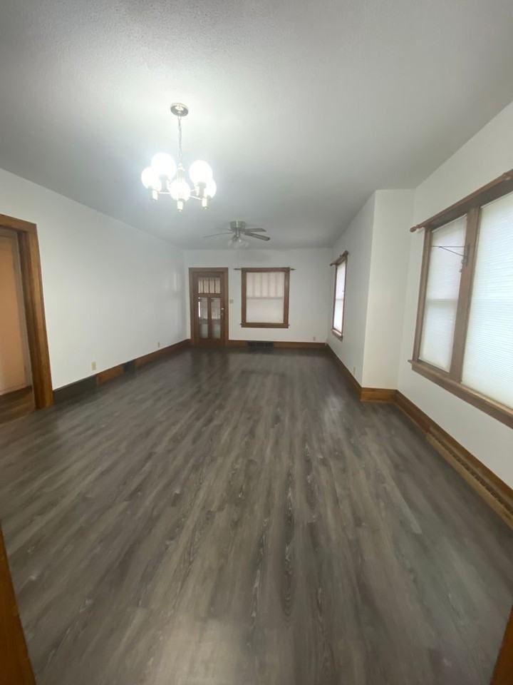 905 Baltimore St - Photo 2 of 12