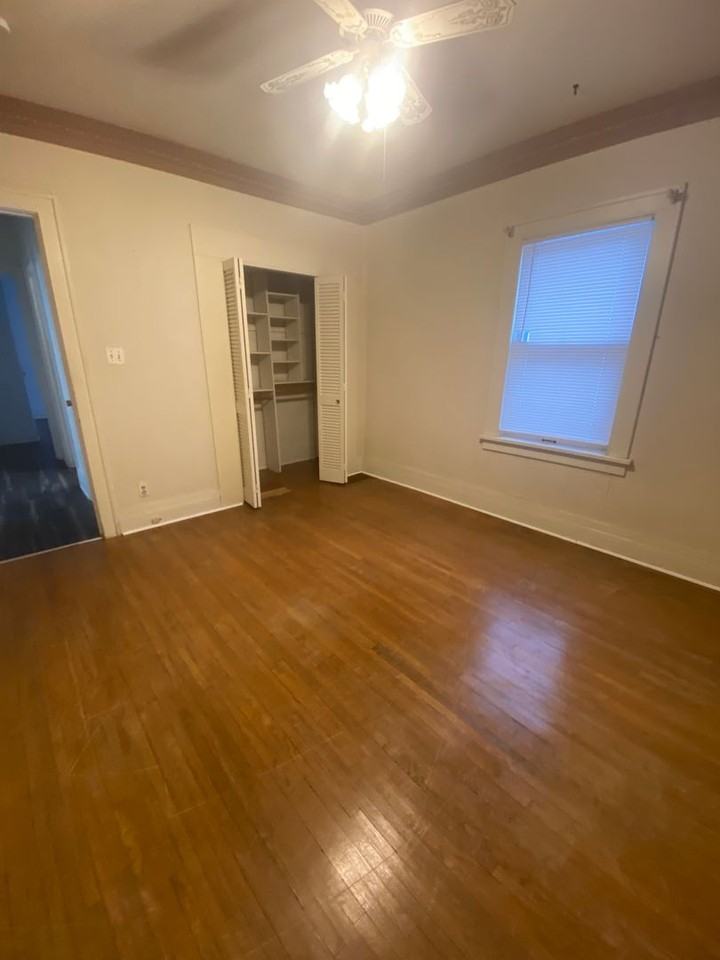 905 Baltimore St - Photo 5 of 12