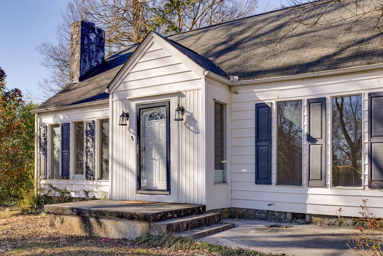 313 Shawnee Trl - Photo 3 of 27