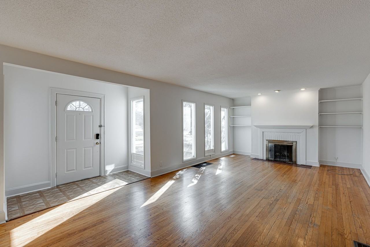 313 Shawnee Trl - Photo 4 of 27